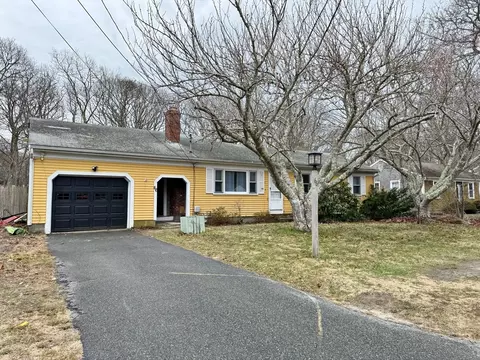 66 Arrowhead Dr, Hyannis, MA 02601