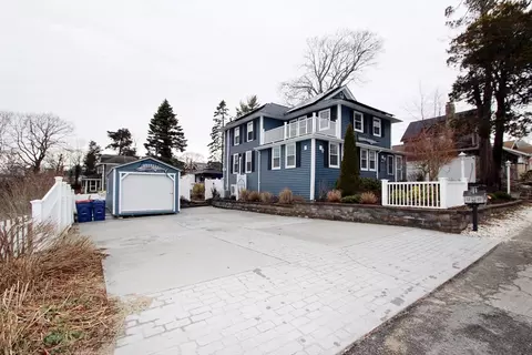 19 Maple St, Buzzards Bay, MA 02532 photo 3