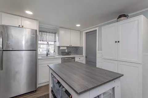 Kitchen - 21 Bisbee, Wareham, MA 02571 photo 1 of 7