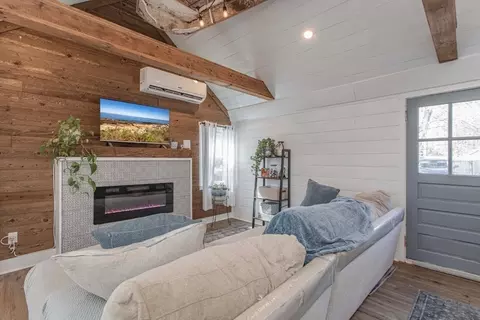 Living - 21 Bisbee, Wareham, MA 02571 photo 4 of 5