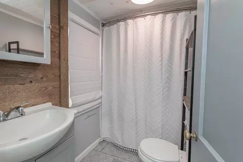 Bath - 21 Bisbee, Wareham, MA 02571 photo 1 of 1