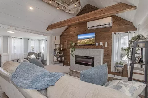 Living - 21 Bisbee, Wareham, MA 02571 photo 1 of 5