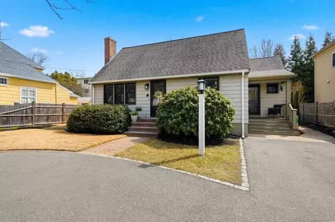 8 Freemont St, Lexington, MA 02421