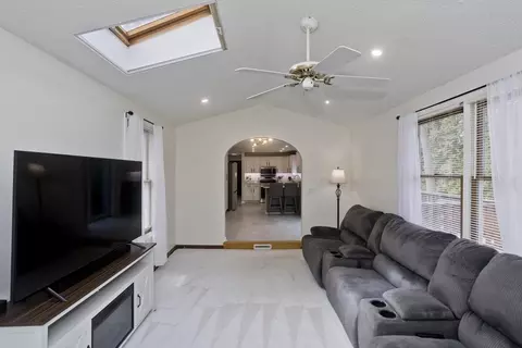 9 Post Rd, Chicopee, MA 01020 photo 25
