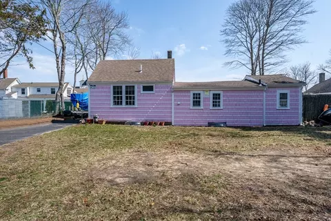 62 Pine Ave, Hyannis, MA 02601