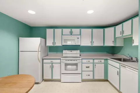 2 Ocean Ave #1M, Gloucester, MA 01930