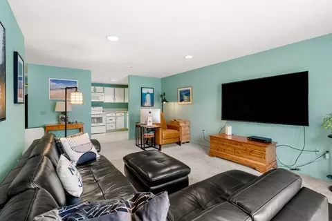 Living - 2 Ocean Ave #1M, Gloucester, MA 01930 photo 1 of 6