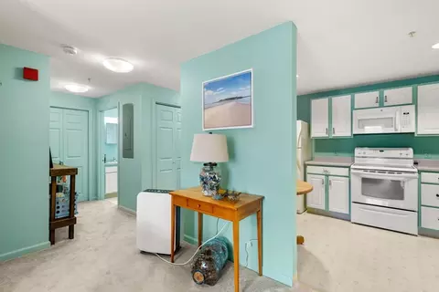 Entry Way - 2 Ocean Ave #1M, Gloucester, MA 01930 photo 3 of 3