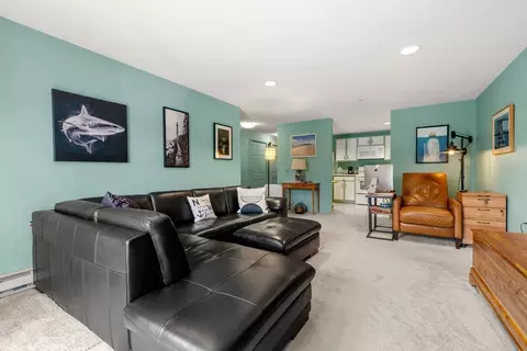 Living - 2 Ocean Ave #1M, Gloucester, MA 01930 photo 3 of 6