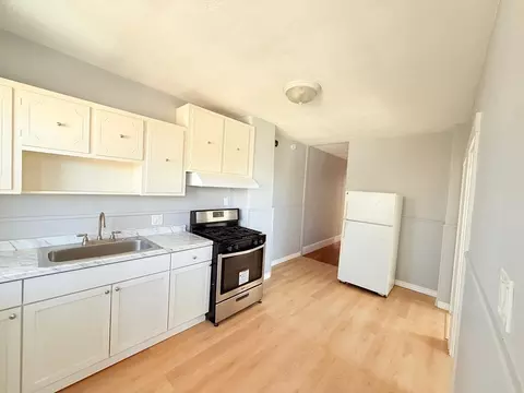 Kitchen - 20 Ferry St #B, Everett, MA 02149 photo 3 of 9