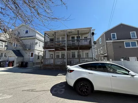 Exterior - 20 Ferry St #B, Everett, MA 02149 photo 3 of 7