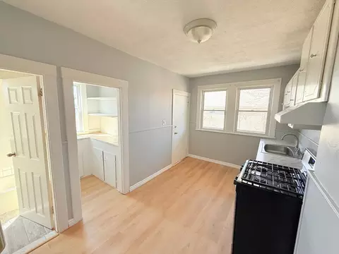 Kitchen - 20 Ferry St #B, Everett, MA 02149 photo 4 of 9