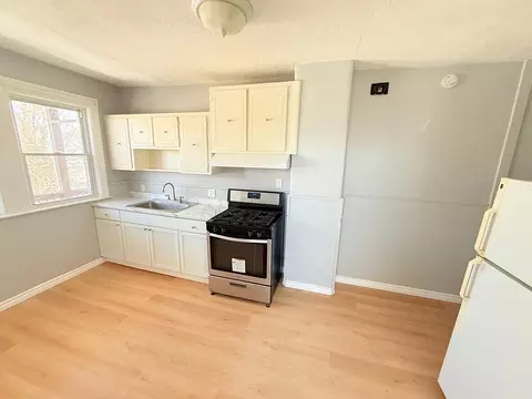 Kitchen - 20 Ferry St #B, Everett, MA 02149 photo 2 of 9