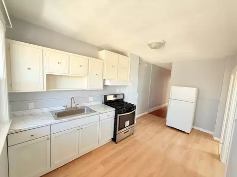Kitchen - 20 Ferry St #B, Everett, MA 02149 photo 6 of 9