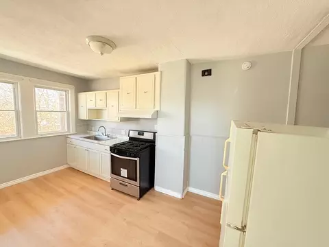 Kitchen - 20 Ferry St #B, Everett, MA 02149 photo 1 of 9