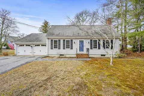 33 Head Of The Bay Rd, Bourne, MA 02532