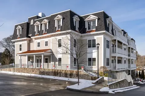 441 Essex St #202, Swampscott, MA 01907