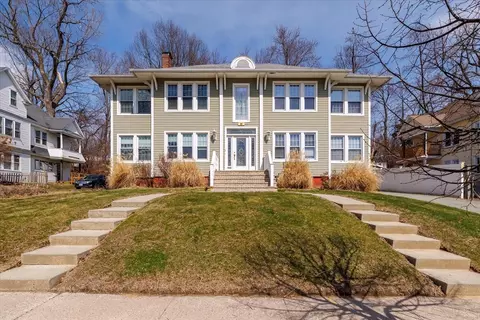 85 Narragansett St, Springfield, MA 01107