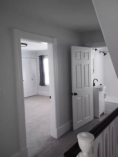 52-54 Holyoke St, Easthampton, MA 01027 photo 15
