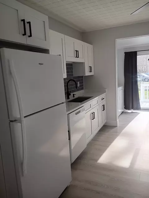 52-54 Holyoke St, Easthampton, MA 01027 photo 22