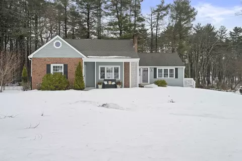 461 Maple St, Franklin, MA 02038 photo 2