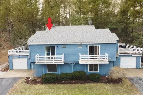 27 Surrey Ln #27, Bourne, MA 02532