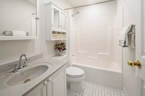 Bath - 4 Charlesgate E #201, Boston, MA 02215 photo 1 of 4