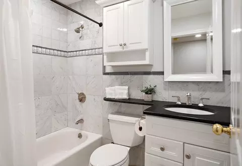 Bath - 4 Charlesgate E #201, Boston, MA 02215 photo 3 of 4