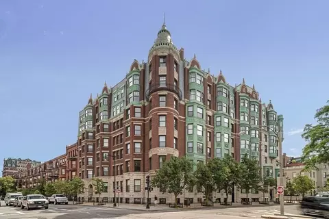 Exterior - 4 Charlesgate E #201, Boston, MA 02215 photo 1 of 2