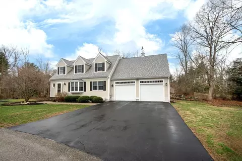 4 Kendall Vlg #4, Cohasset, MA 02025