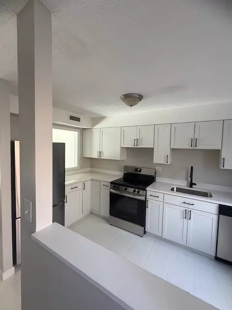 16 Beals Cove Rd #C, Hingham, MA 02043