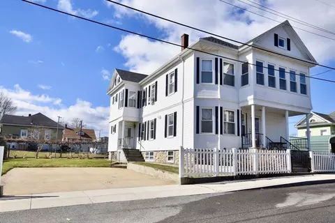 17 Norwell St, Dartmouth, MA 02748
