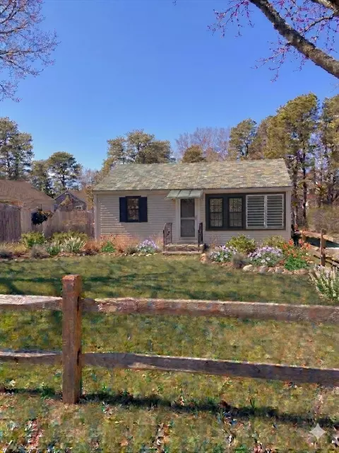 41 Bassett Ln, Dennis, MA 02639