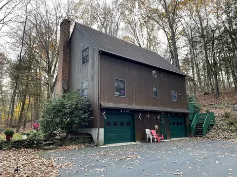 62 Peabody Ln, Greenfield, MA 01301