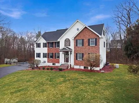 2 Hitching Post Ln, Methuen, MA 01844