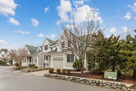 38 Courtyard Pl, Lexington, MA 02420