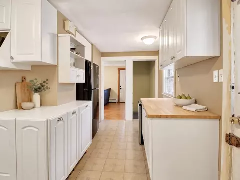 Kitchen - 69 Appleton St, Saugus, MA 01906 photo 9 of 10