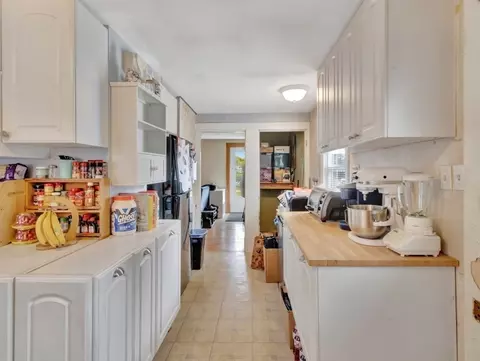 Entry Way - 69 Appleton St, Saugus, MA 01906 photo 4 of 5