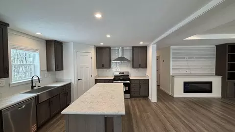 22 Pinrock Dr, Sturbridge, MA 01566