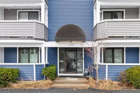 1210 Vfw Pkwy #12, Boston, MA 02132