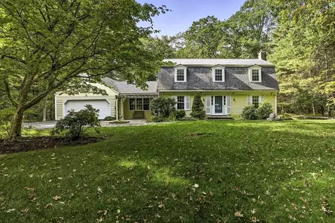 18 Coolidge Rd, Wayland, MA 01778