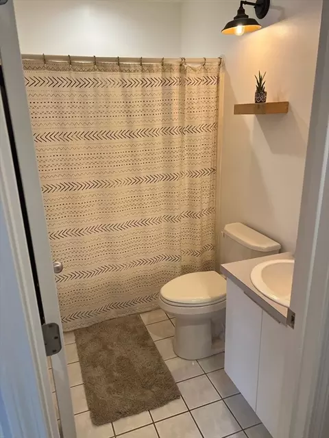 Bath - 53 Pointe Rok Dr #53, Worcester, MA 01604 photo 1 of 2