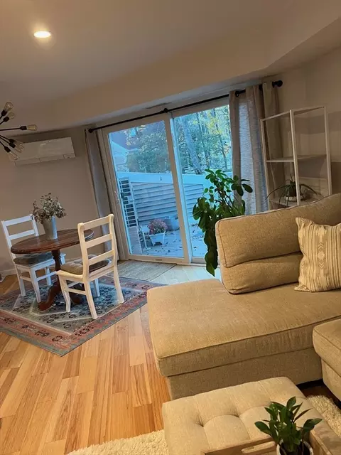 Living - 53 Pointe Rok Dr #53, Worcester, MA 01604 photo 1 of 4