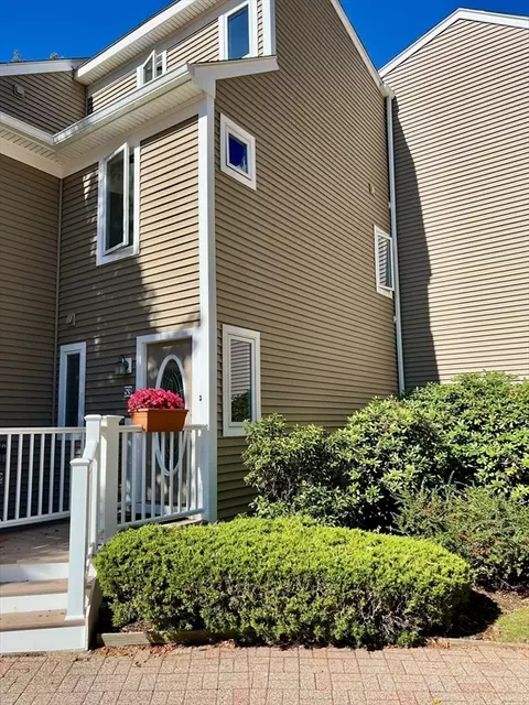 53 Pointe Rok Dr #53, Worcester, MA 01604