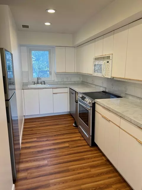 Kitchen - 53 Pointe Rok Dr #53, Worcester, MA 01604 photo 1 of 2