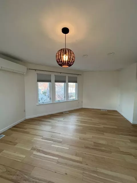 Living - 53 Pointe Rok Dr #53, Worcester, MA 01604 photo 3 of 4