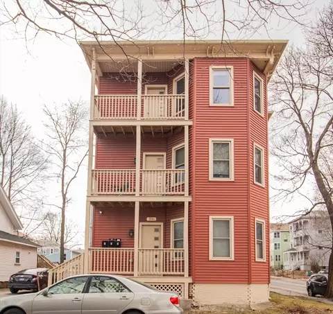 26 Vinson St, Worcester, MA 01605