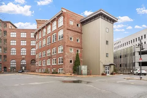200 Market St #3504, Lowell, MA 01852