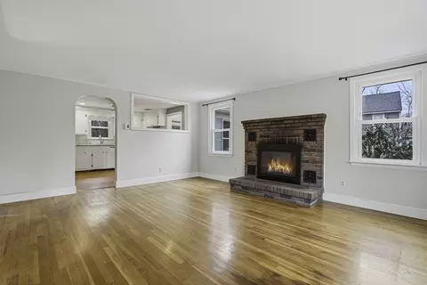 35 Brooks St, Upton, MA 01568 photo 6