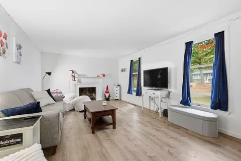 228 Aubinwood Rd, Amherst, MA 01002